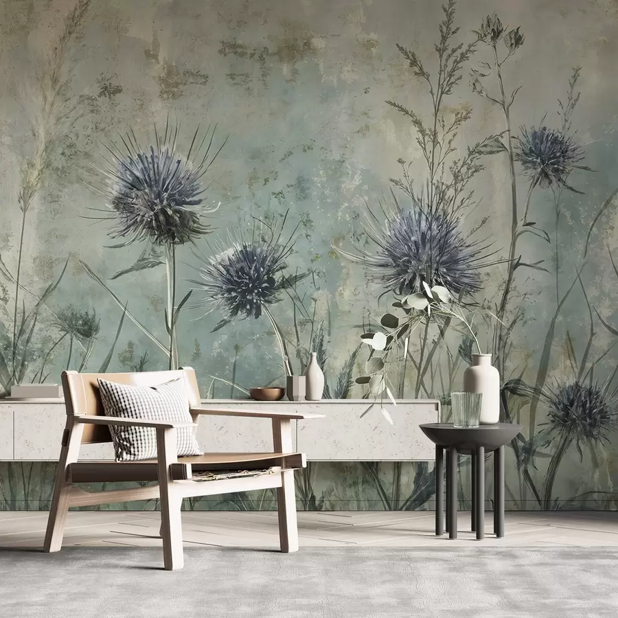 murales de pared Un campo de flores de cardo púrpura con flores borrosas y follaje en el fondo de textura vintage w08463