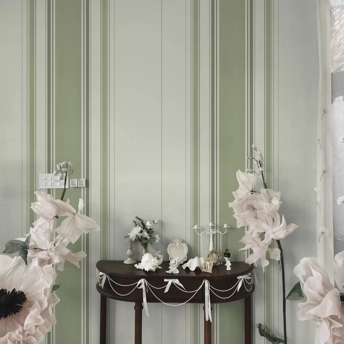 Papel pintado Fondo crema con una ancha franja central verde a00519