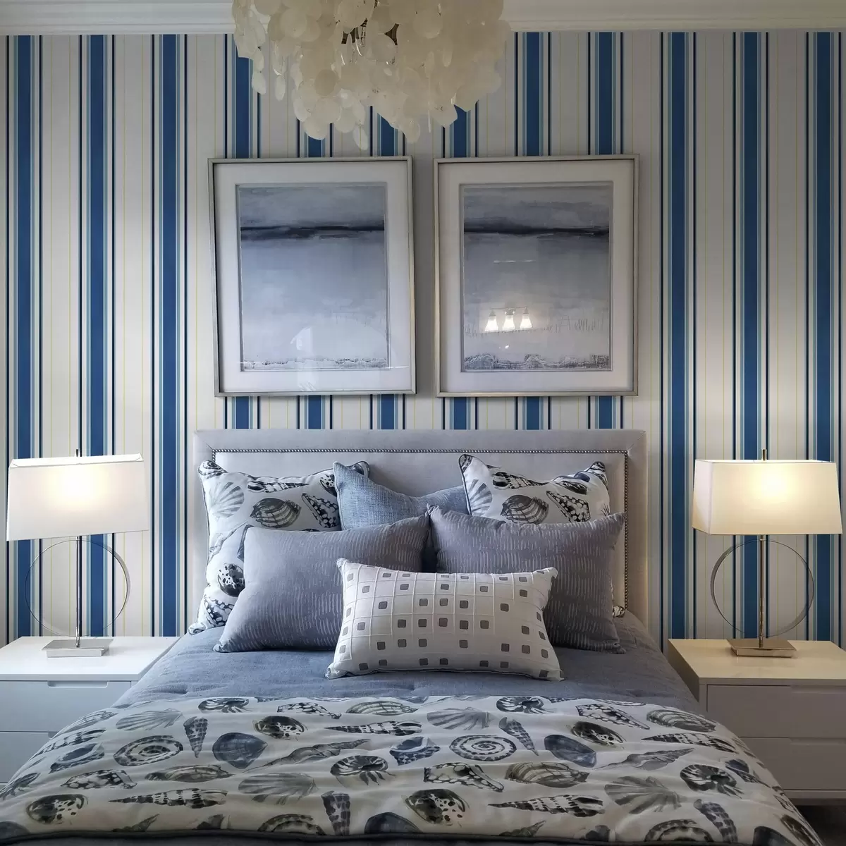Papel pintado Rayas azules anchas con finas líneas amarillas a00522