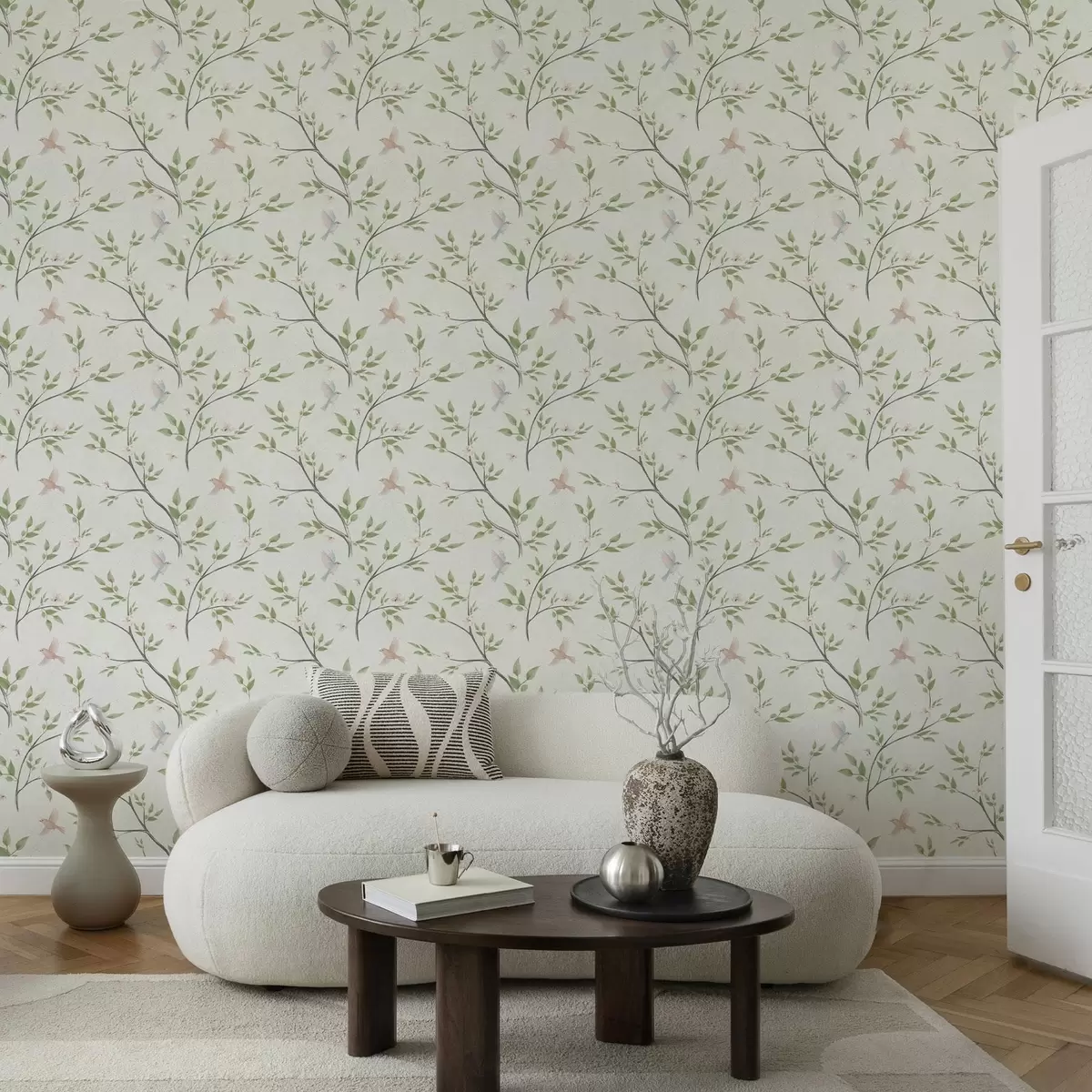 Papel pintado Ramas acuareladas con hojas y pájaros sobre un fondo claro a00496