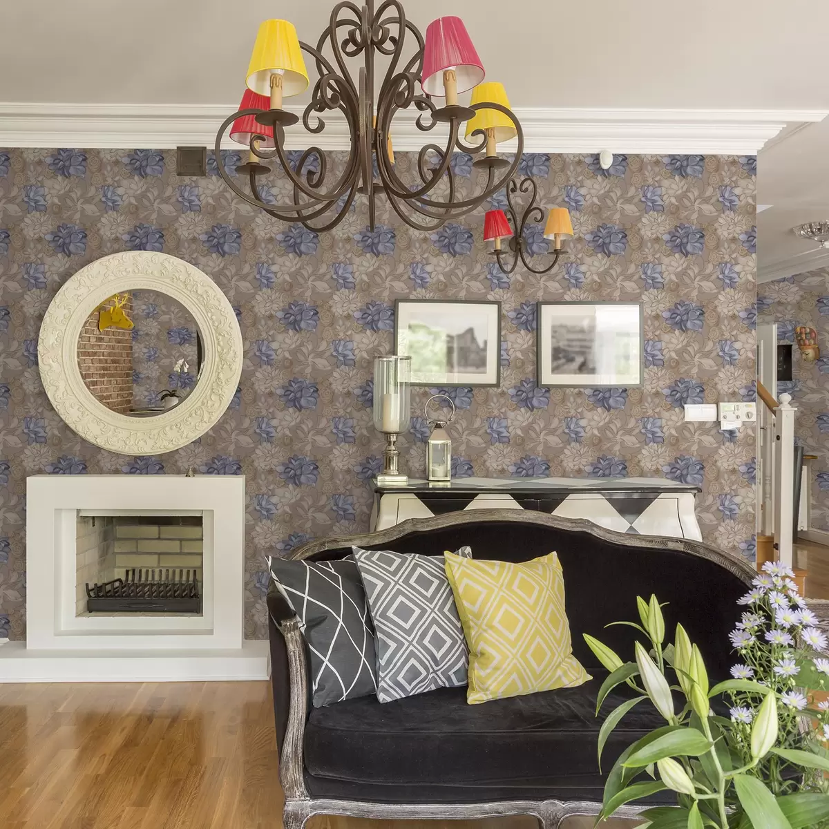 Papel pintado Flores de color crema y azul sobre un fondo beige cálido a00634v1 Papel pintado Flores de color crema y azul sobre un fondo beige cálido a00634v1