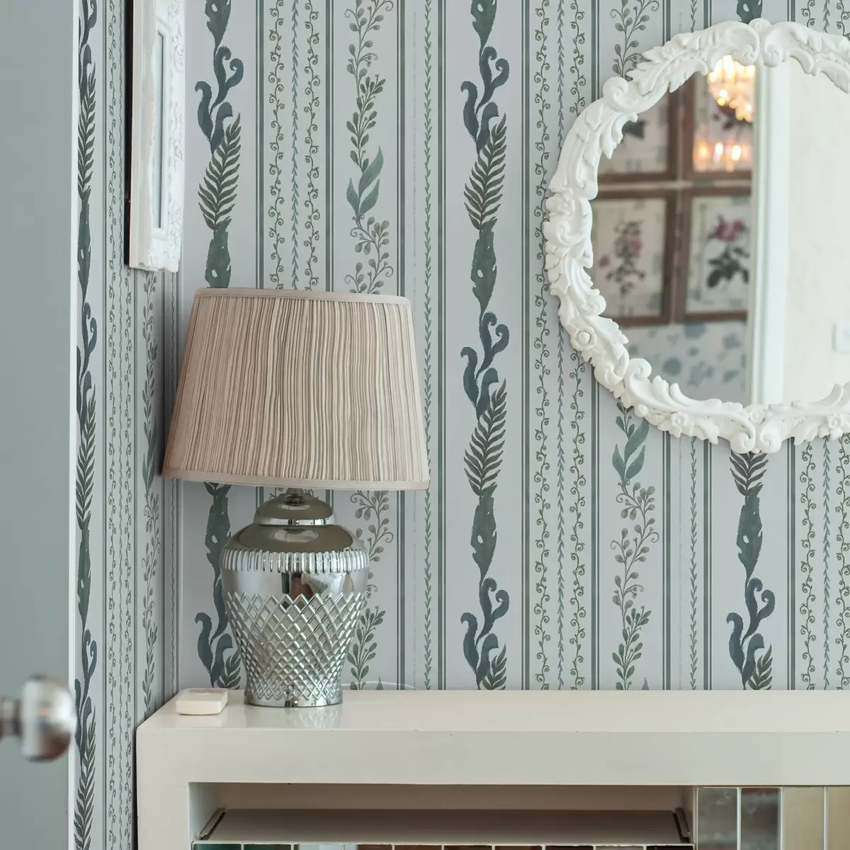 Papel pintado Rayas con ramificaciones y rizos en azul claro frío a00823v1 Papel pintado Rayas con ramificaciones y rizos en azul claro frío a00823v1