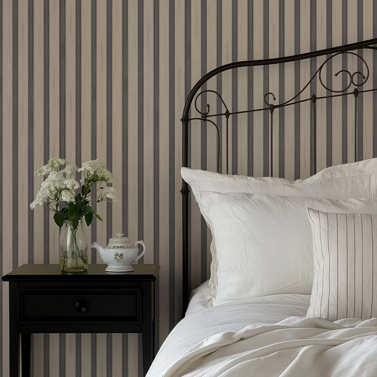 Papel pintado Tablas de madera beige con rayas verticales oscuras a01054v2